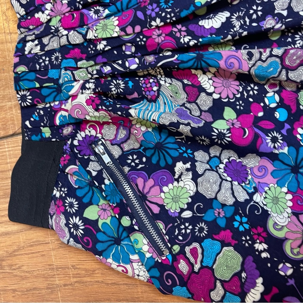 Multicolor Floral Skirt with Pockets & Elastic Waist Size S - Picture 5 of 9